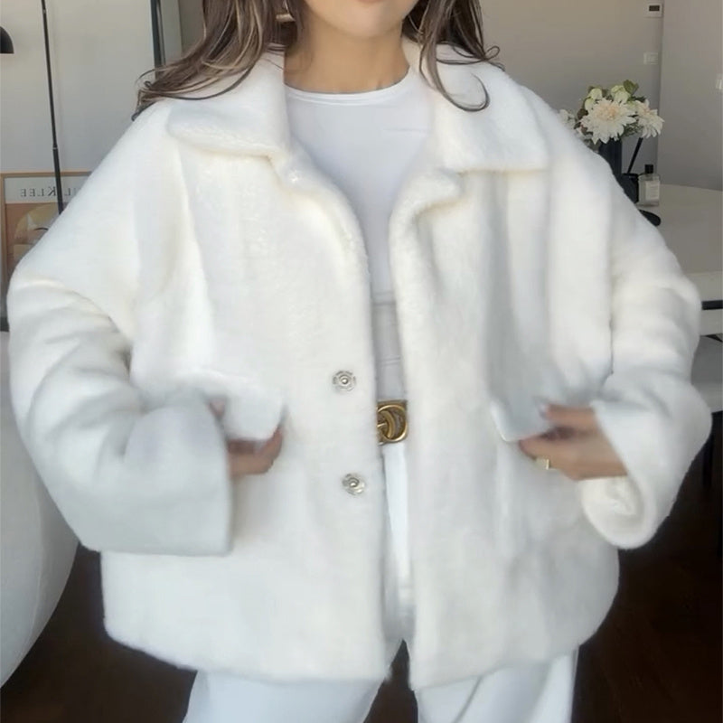 Liora Veste Furry Élégante et Chaleureuse